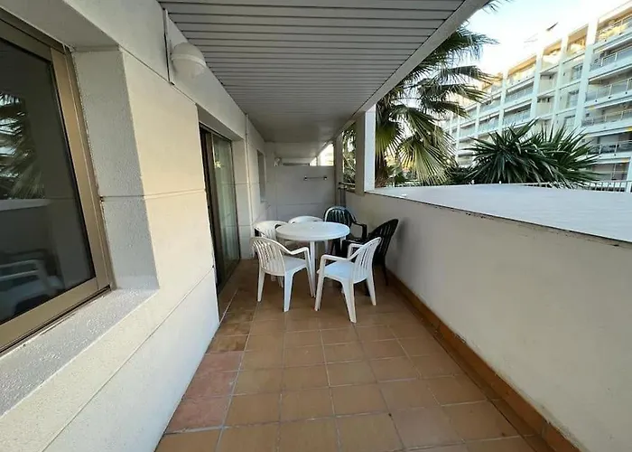 아파트 Michelangelo Super 2 Bedroom Near The 살루